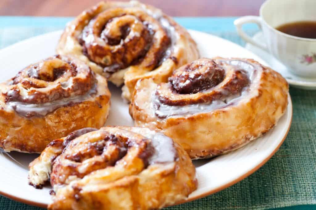 Easy 5 Ingredient Cinnamon Rolls