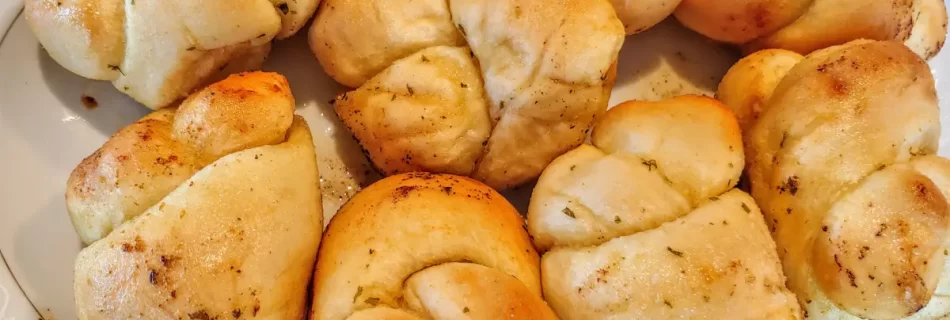 Insanely Good 5 Ingredient Garlic Knots