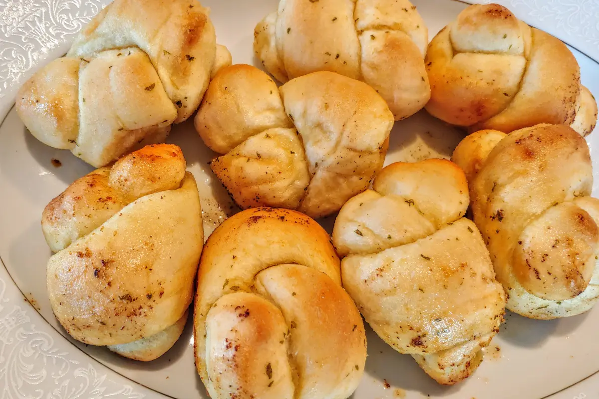 Insanely Good 5 Ingredient Garlic Knots